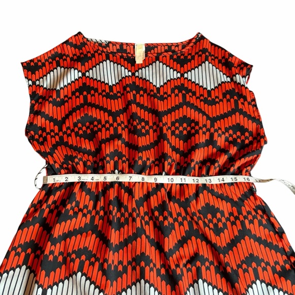 TINI LILI GEOMETRIC RED BLACK WHITE DRESS SIZE LARGE - Picture 5 of 9